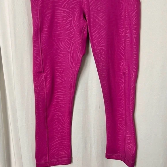 Athleta Fuchsia Ultimate Stash Pocket Printed Capri Size XS - Picture 3 of 9